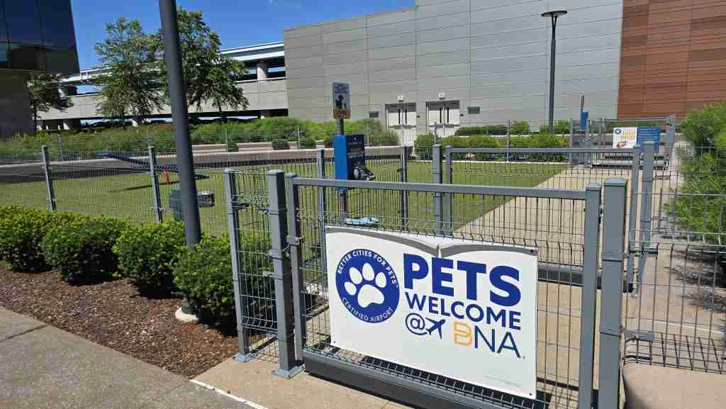Picture of the outdoor Pet relief area at BNA